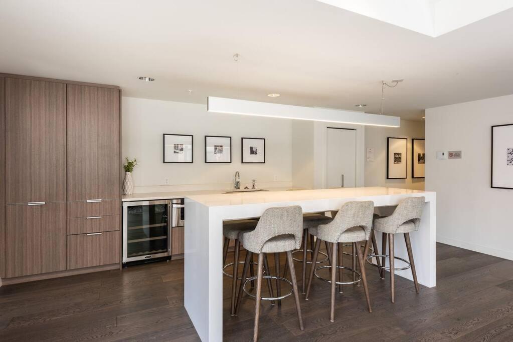 Modern 2 Bedroom Ocean Views Victoria Downtown Free Parking Ngoại thất bức ảnh